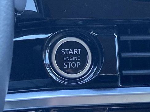 Used 2022 Nissan Pathfinder SL image 13