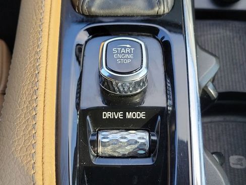 Used 2018 Volvo XC90 T5 Momentum image 31