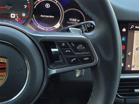 Used 2022 Porsche Cayenne w/ Premium Package image 22