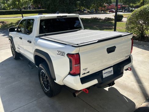 Used 2024 Toyota Tacoma TRD Off-Road AWD/4WD image 8