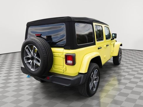 Used 2024 Jeep Wrangler Unlimited w/ Convenience Group AWD/4WD image 5