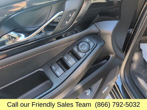 Used 2023 Chevrolet Traverse RS image 12