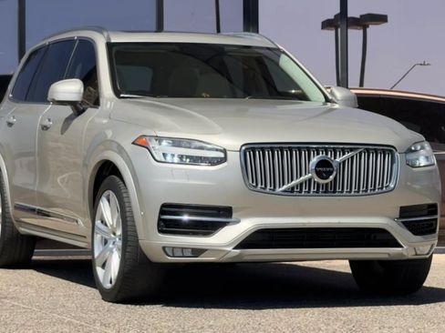 Used 2017 Volvo XC90 T6 Inscription w/ Vision Package image 25