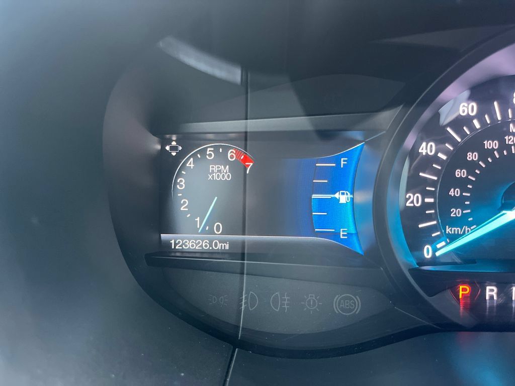 Used 2018 Ford Edge Titanium w/ Technology Package AWD/4WD image 17
