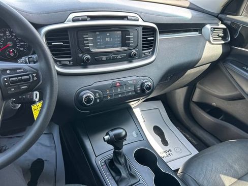 Used 2018 Kia Sorento L FWD image 17
