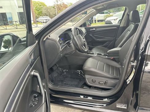 Used 2024 Volkswagen Jetta SE FWD image 23