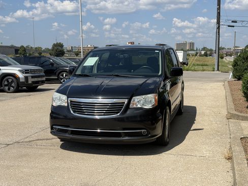Used 2012 Chrysler Town & Country Touring w/ Entertainment Group #1 FWD image 17