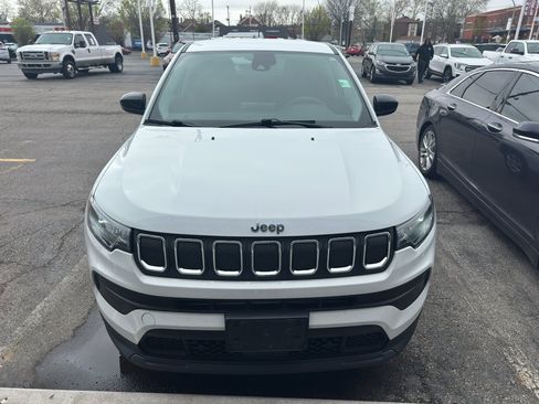 Used 2022 Jeep Compass Sport image 4