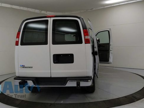 Used 2021 Chevrolet Express 2500 w/ Driver Convenience Package RWD image 14