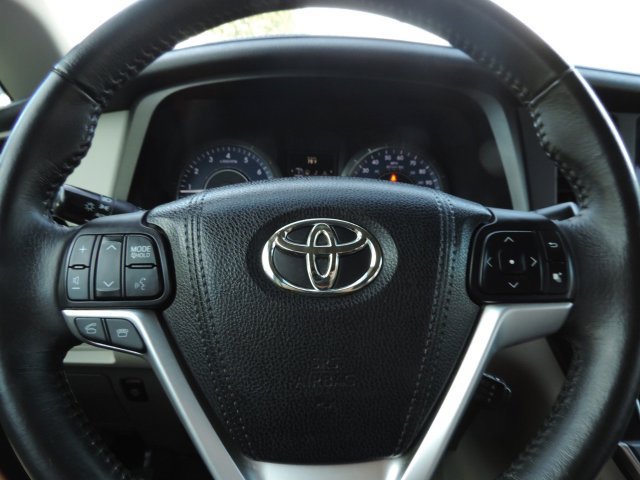 Used 2016 Toyota Sienna XLE w/ XLE Navigation Package FWD image 27