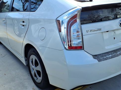 Used 2014 Toyota Prius Four image 11