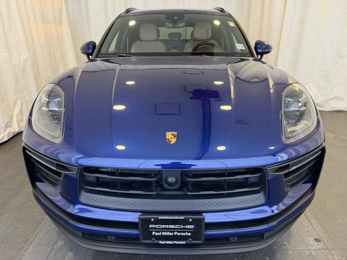 Certified 2024 Porsche Macan image 6