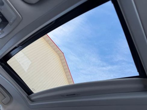 Used 2016 Toyota Sienna XLE Premium image 14