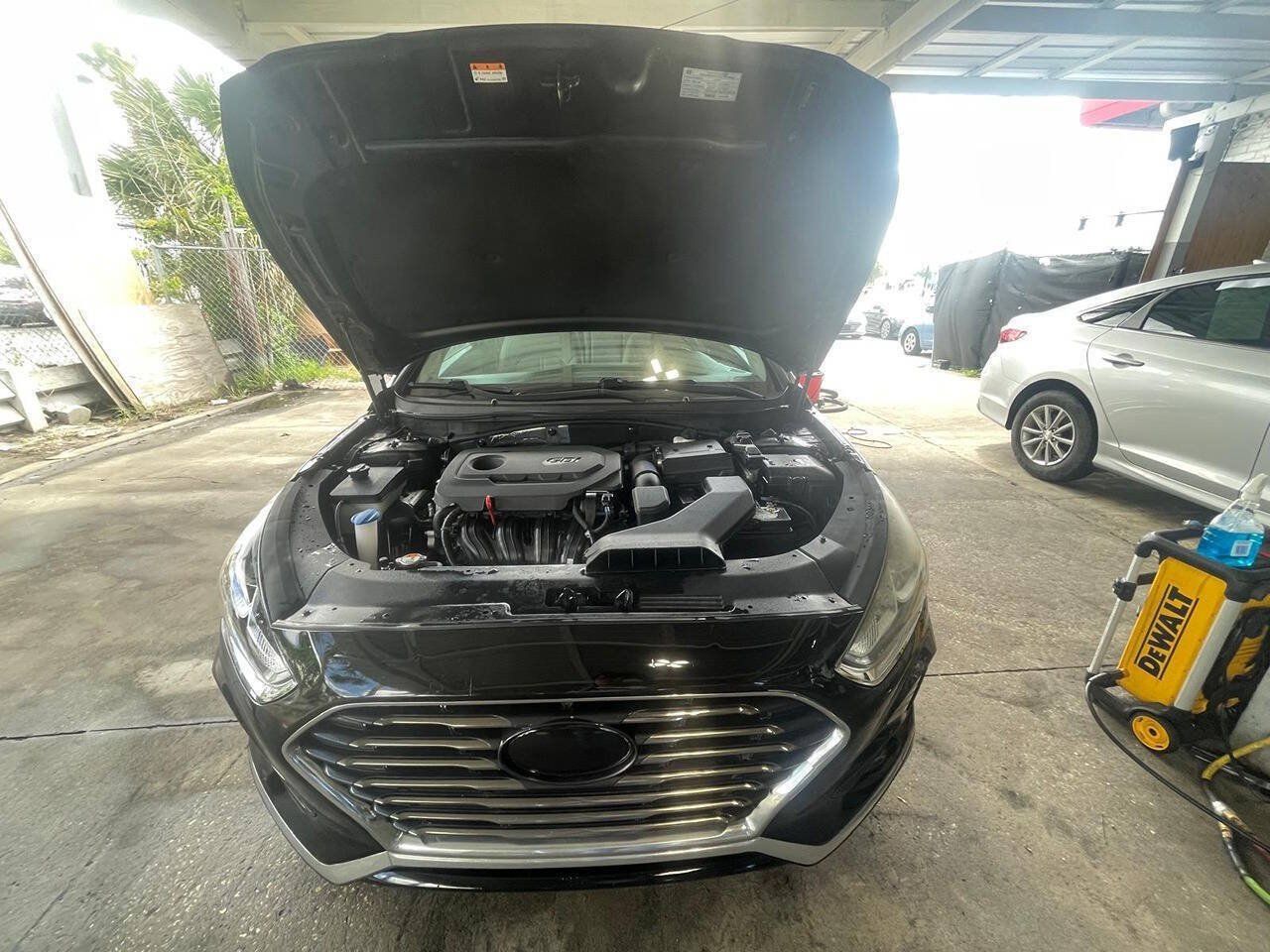 Used 2018 Hyundai Sonata SE w/ Cargo Package FWD image 2