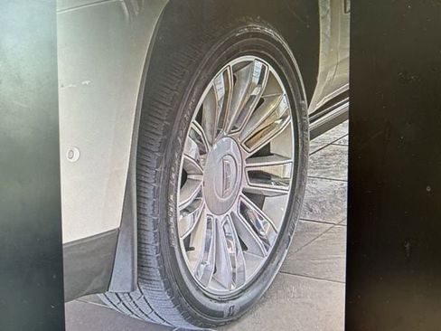Used 2019 Cadillac Escalade ESV Platinum RWD image 7
