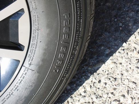 Used 2022 Toyota Tacoma TRD Sport image 39