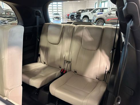 Used 2021 Mercedes-Benz GLB 250 w/ Premium Package image 41