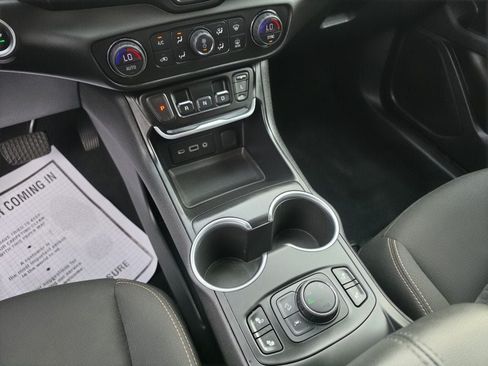 Used 2020 GMC Terrain SLE w/ Driver Convenience Package AWD/4WD image 18