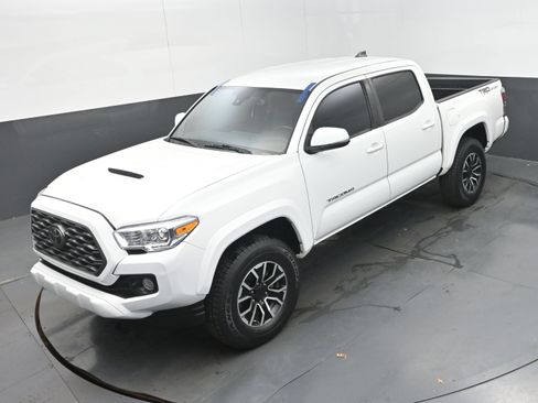 Used 2020 Toyota Tacoma TRD Sport w/ Technology Package RWD image 25