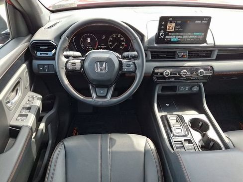Used 2023 Honda Pilot TrailSport image 11