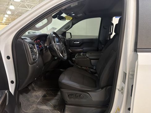 Used 2019 Chevrolet Silverado 1500 LT Trail Boss w/ Convenience Package AWD/4WD image 6