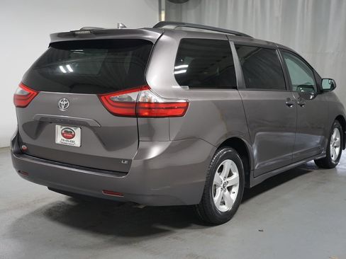 Used 2020 Toyota Sienna LE FWD image 9