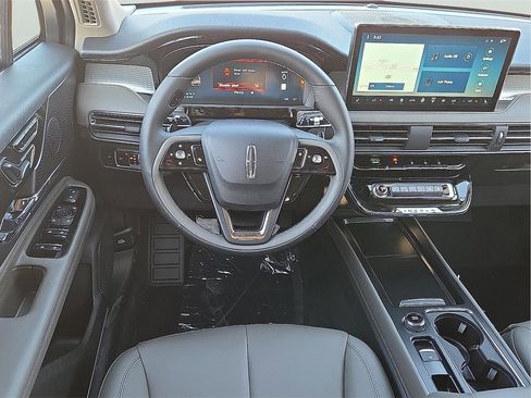 New 2026 Lincoln Corsair Premiere image 8