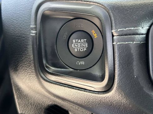 Used 2025 Jeep Wrangler Unlimited Sahara AWD/4WD image 25