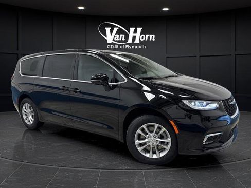 New 2026 Chrysler Pacifica Select image 41