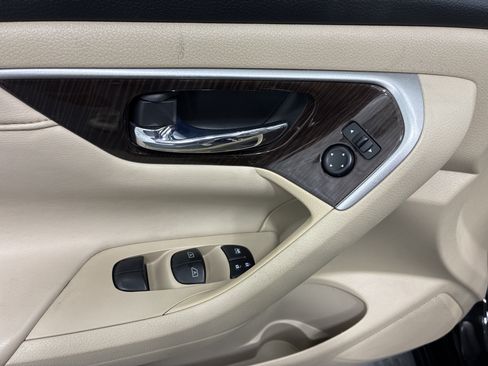 Used 2015 Nissan Altima 3.5 SL FWD image 16