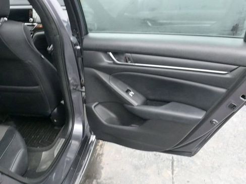 Used 2018 Honda Accord Sport image 12