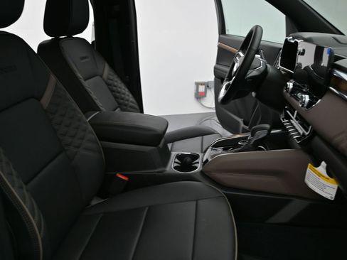 Used 2025 GMC Canyon Denali AWD/4WD image 7