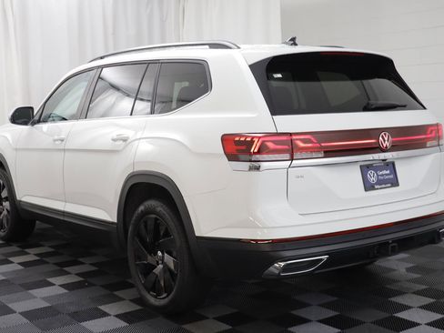 Certified 2024 Volkswagen Atlas SE w/ Black Wheel Package image 14