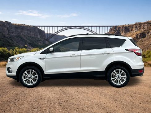 Used 2018 Ford Escape SE w/ SE Sync 3 Package image 6