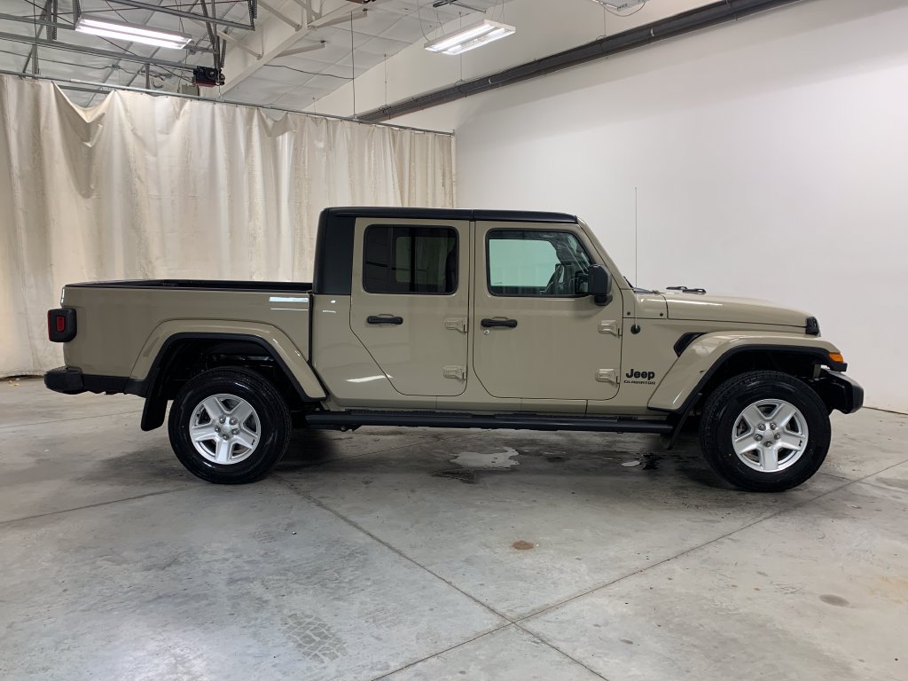 Used 2020 Jeep Gladiator Sport w/ Quick Order Package 24S AWD/4WD image 11