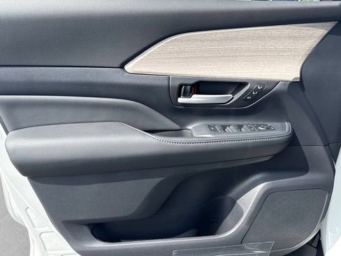 New 2026 Toyota Grand Highlander FWD image 17
