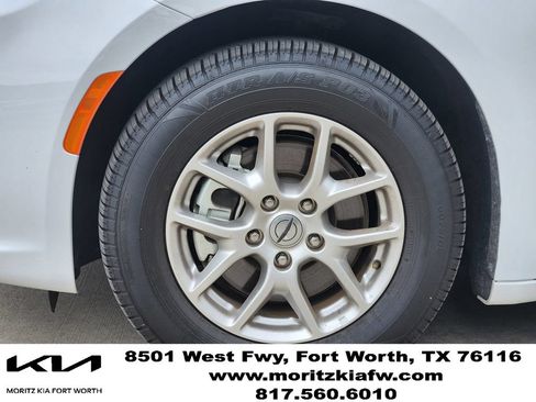 Used 2025 Chrysler Pacifica Select FWD image 9