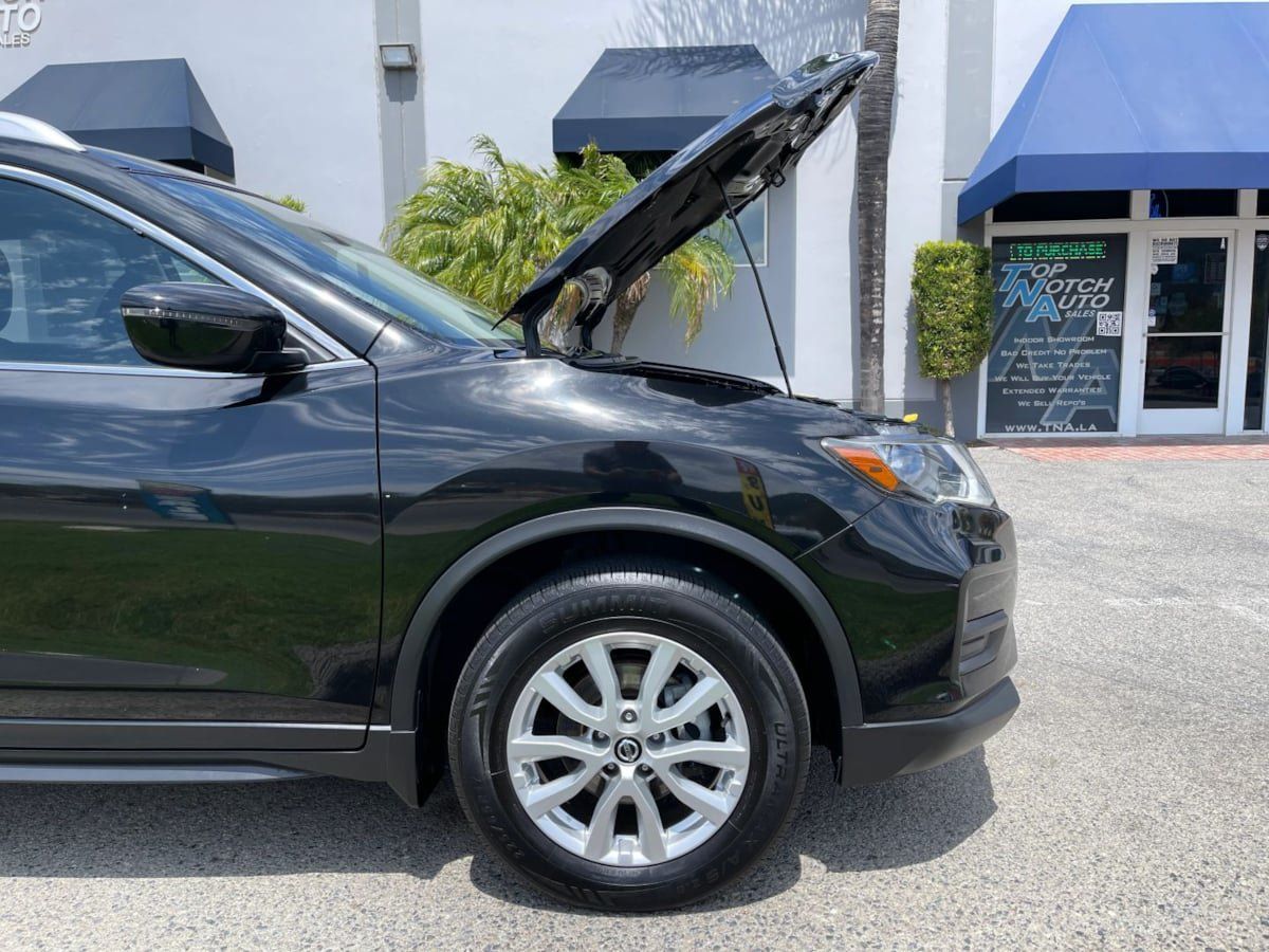 Used 2020 Nissan Rogue SV FWD image 31