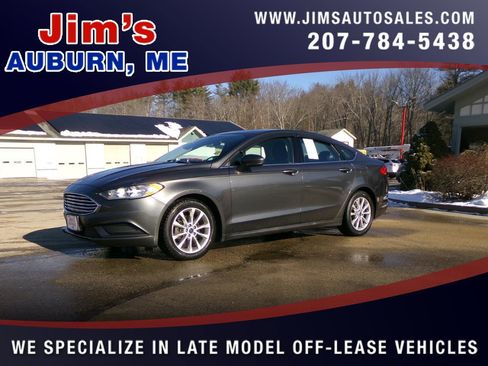 Used 2017 Ford Fusion SE w/ Fusion SE Technology Package image 1
