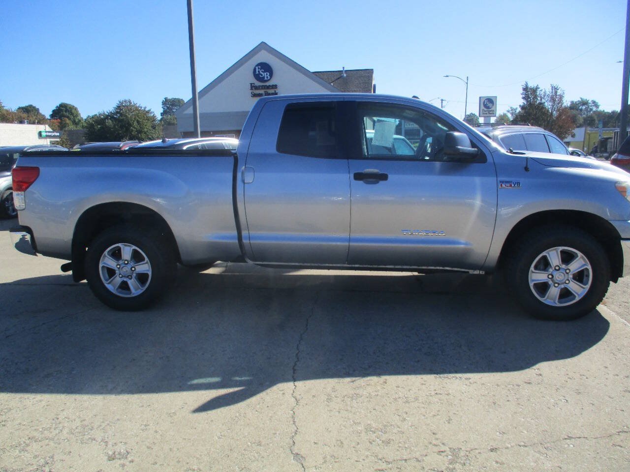 Used 2011 Toyota Tundra 4x4 Double Cab w/ Tow Pkg image 8