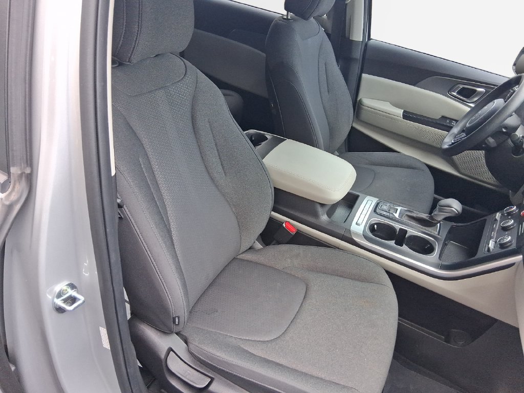 Used 2022 Kia Carnival LX FWD image 26