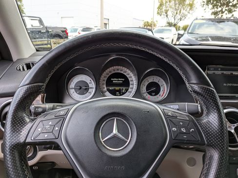 Used 2013 Mercedes-Benz GLK 350 4MATIC image 28
