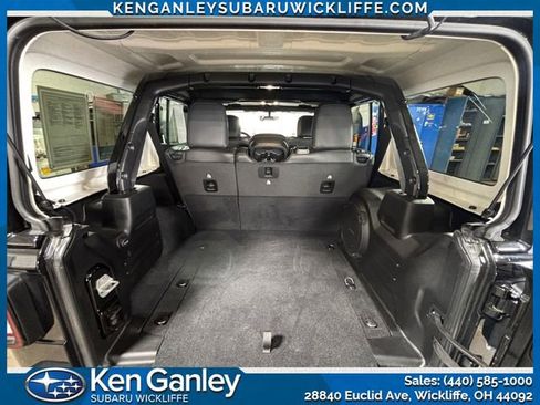Used 2022 Jeep Wrangler Unlimited Rubicon w/ Cold Weather Group AWD/4WD image 21