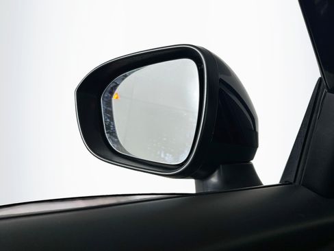 Used 2025 Nissan Rogue SV AWD/4WD image 16