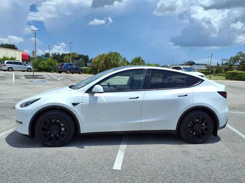 Used 2024 Tesla Model Y Long Range AWD/4WD image 4