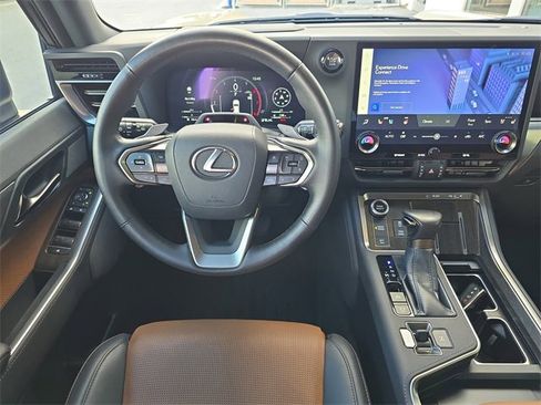 Used 2024 Lexus GX 550 image 12