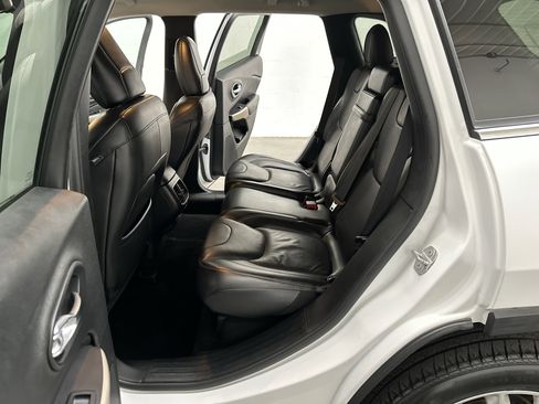 Used 2018 Jeep Cherokee Limited image 18