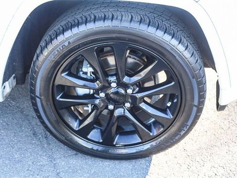 Used 2018 Jeep Grand Cherokee Altitude image 12