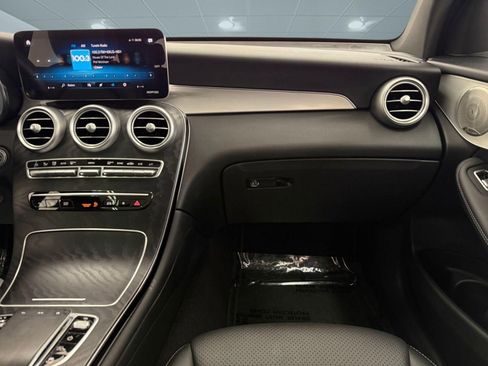Used 2021 Mercedes-Benz GLC 300 image 27