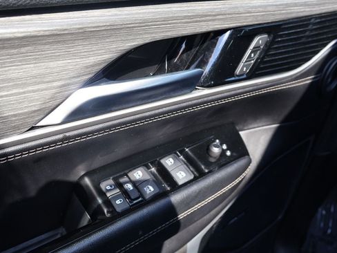Used 2024 Jeep Wagoneer Series III AWD/4WD image 6